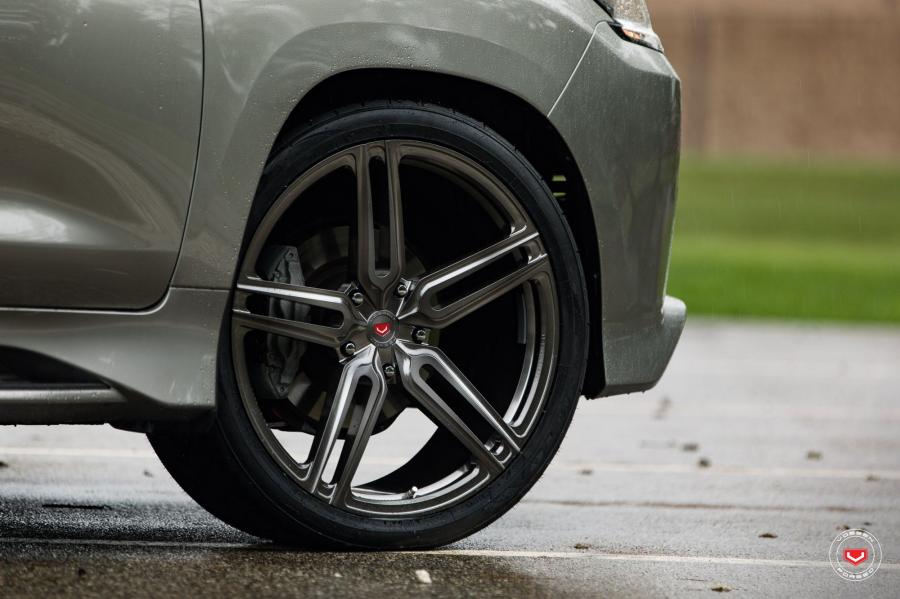 Колеса Lexus LX570 on Vossen Wheels (HC-1) 2017 года  (фото 21 из 43)